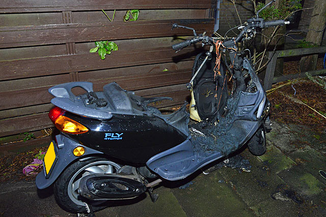 2016/43/20160213-07u38 GB 001 Brand scooter Swammerdamstraat.jpg